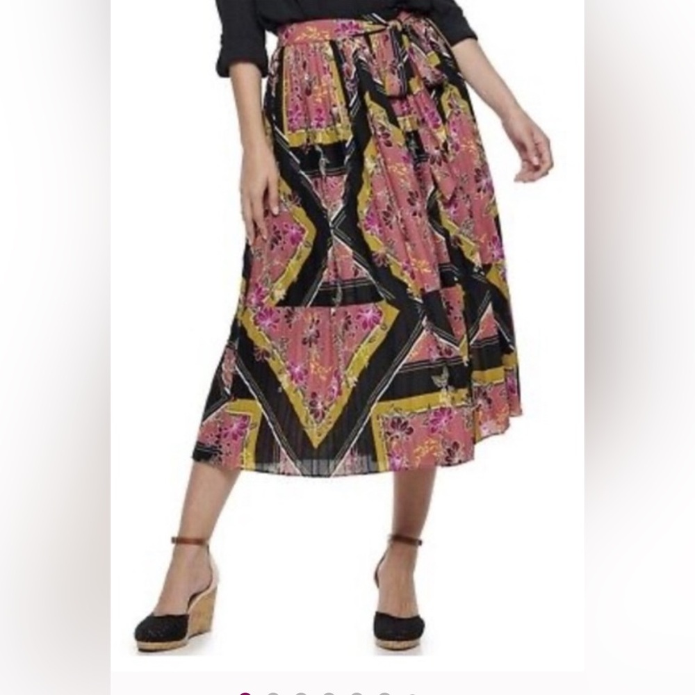 Apt. 9 pleated midi skirt in vibrant black and pink floral print